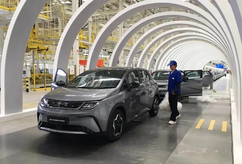 Global EV Sales Growth Slows in July Amid China’s Decline